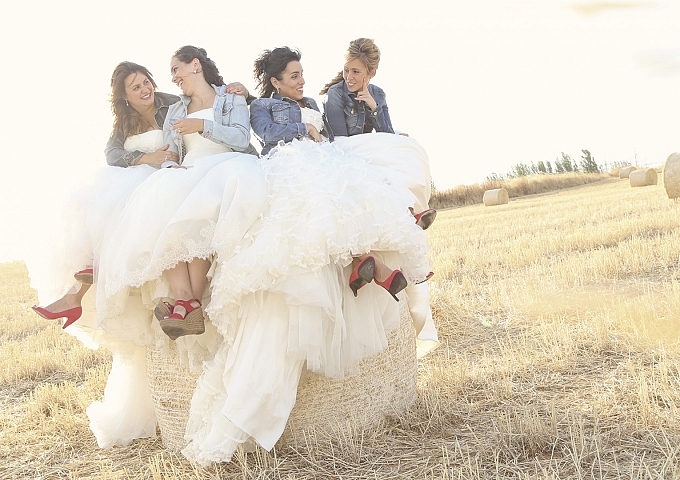 Cuatro novias... digo... amigas con ganas de pasar un buen rato...